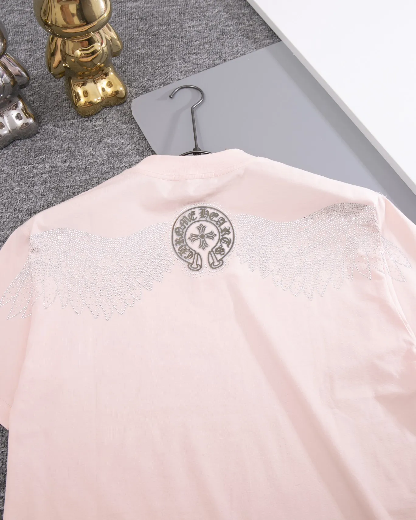 P190 💰 CHROME HEARTS hot-drilled short-sleeved T-shirt. High-end hot-drilled flower craftsmanship with front and rear logos. The fabric is comfortable and soft, with high-end washing. The ribs are custom-dyed in the same vat. Three standards are complete, the official website is synchronized, and the original mold is opened. The same style for men and women. It is also a practical item that is necessary for daily use. Color: Black White Pink Size: S M L XL